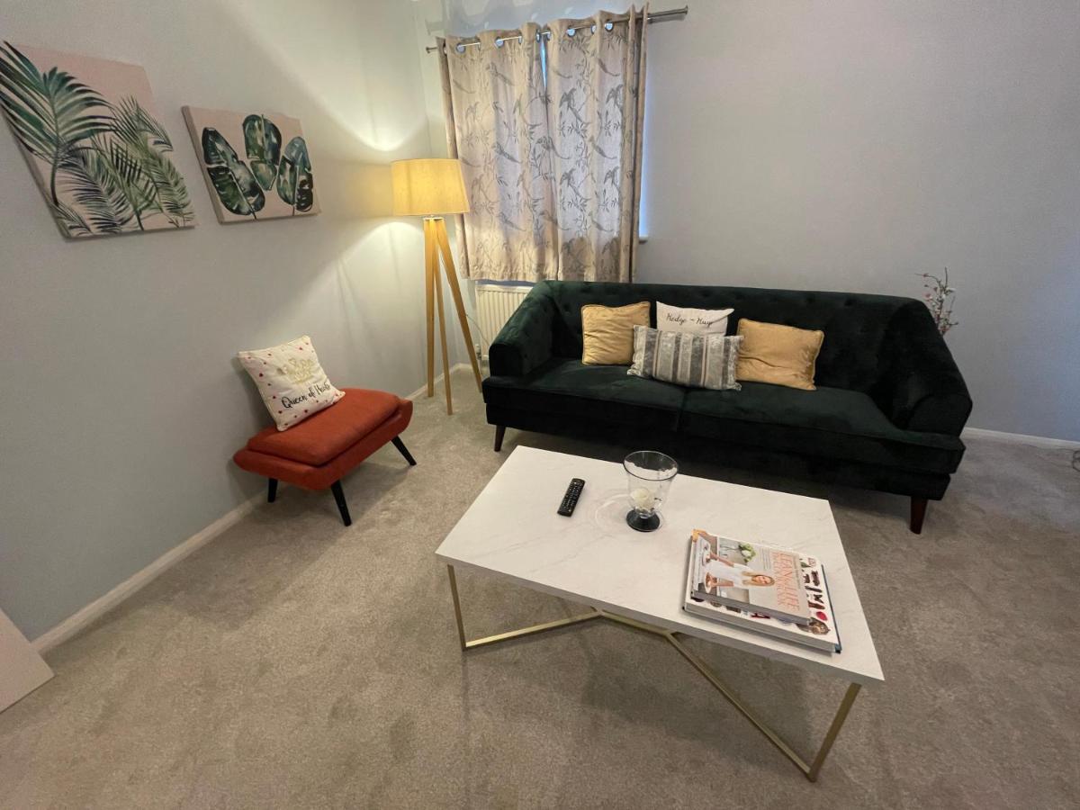 2 Bedroom Apartment Near Southfields London Exterior photo