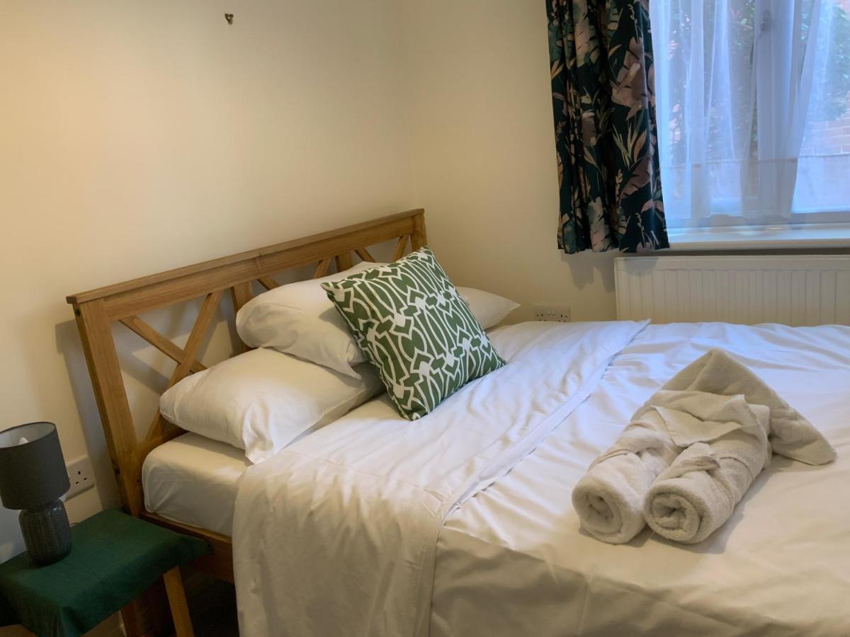 2 Bedroom Apartment Near Southfields London Exterior photo