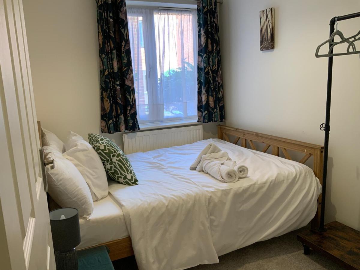 2 Bedroom Apartment Near Southfields London Exterior photo