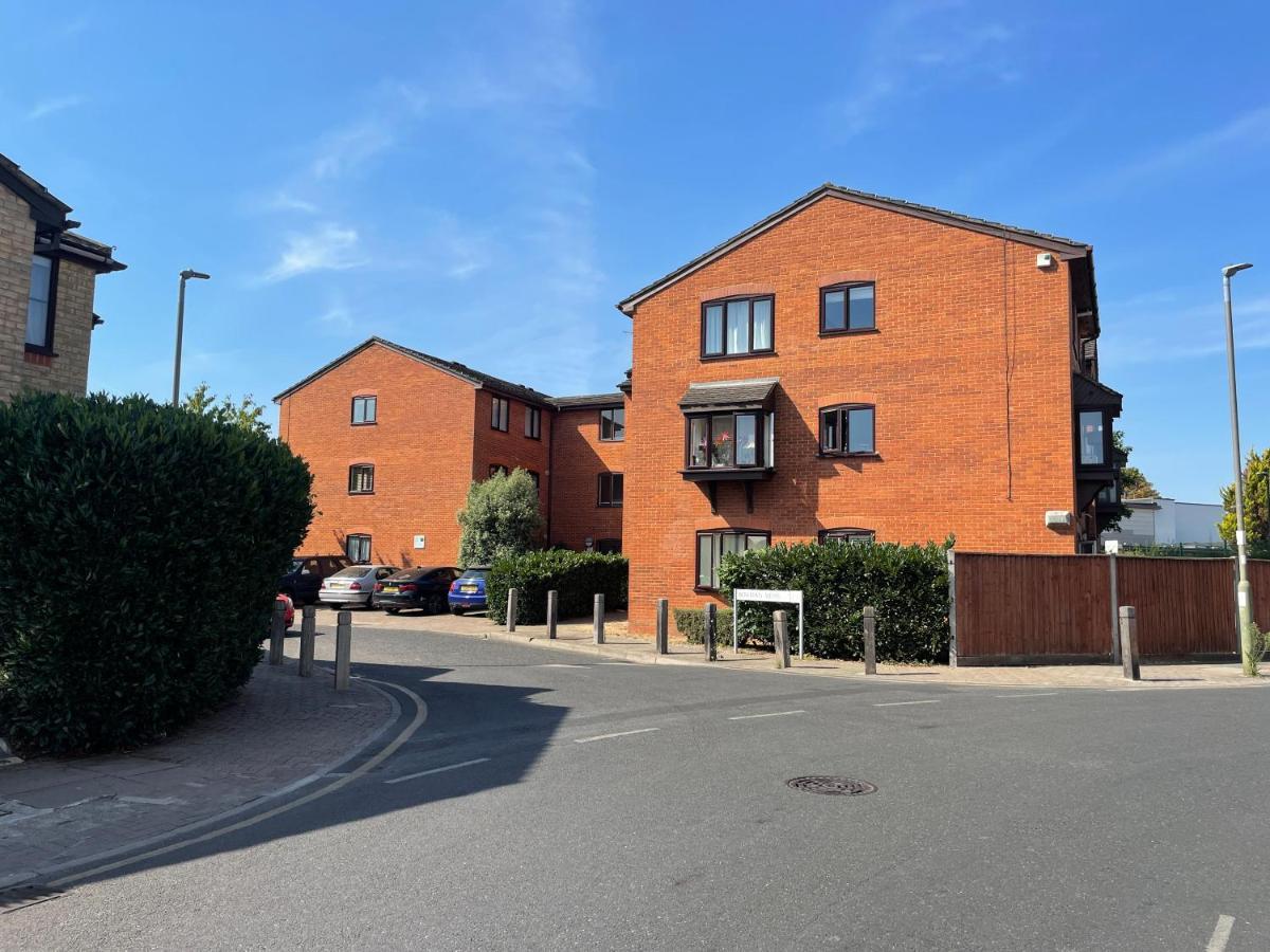 2 Bedroom Apartment Near Southfields London Exterior photo